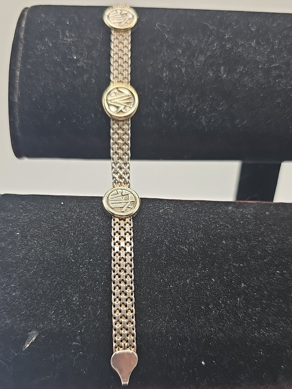 Vintage Sterling Mesh Bracelet. Made In ITALY. With Three Raised Disk.
